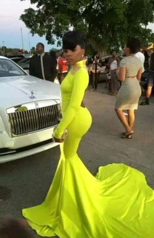 Bridelily Gorgeous Long Sleeve High-Neck Keyhole Prom Dresses 2019 Mermaid Yellow Long