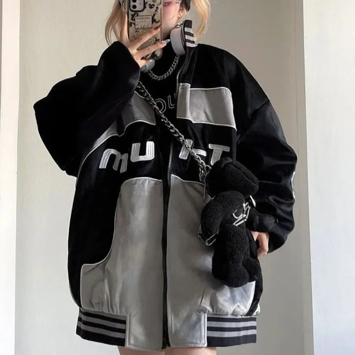 Graue und schwarze Cyberpunk-Grunge-Jacke