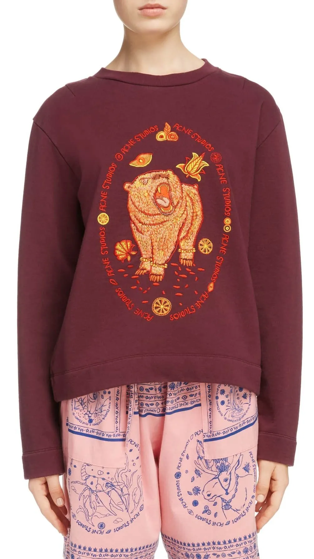 Oslavi Embroidered Bear Sweatshirt