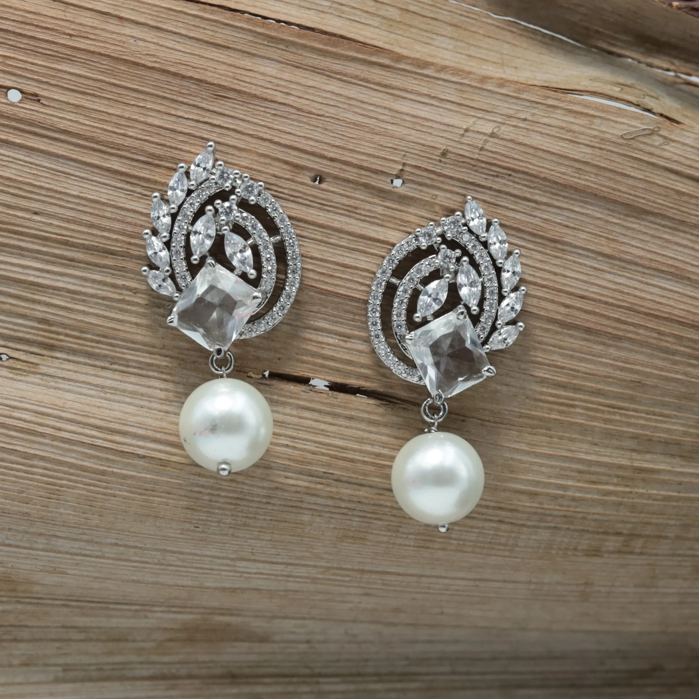 Zircon/AD Light Earring 9802-4905